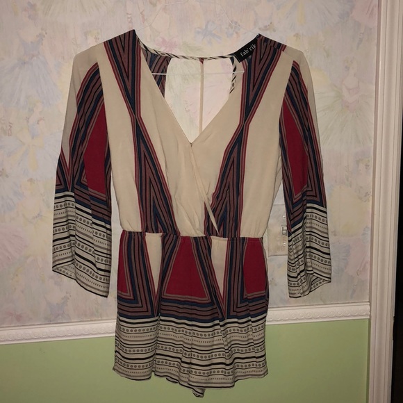 Patterned romper with open back - Picture 1 of 3